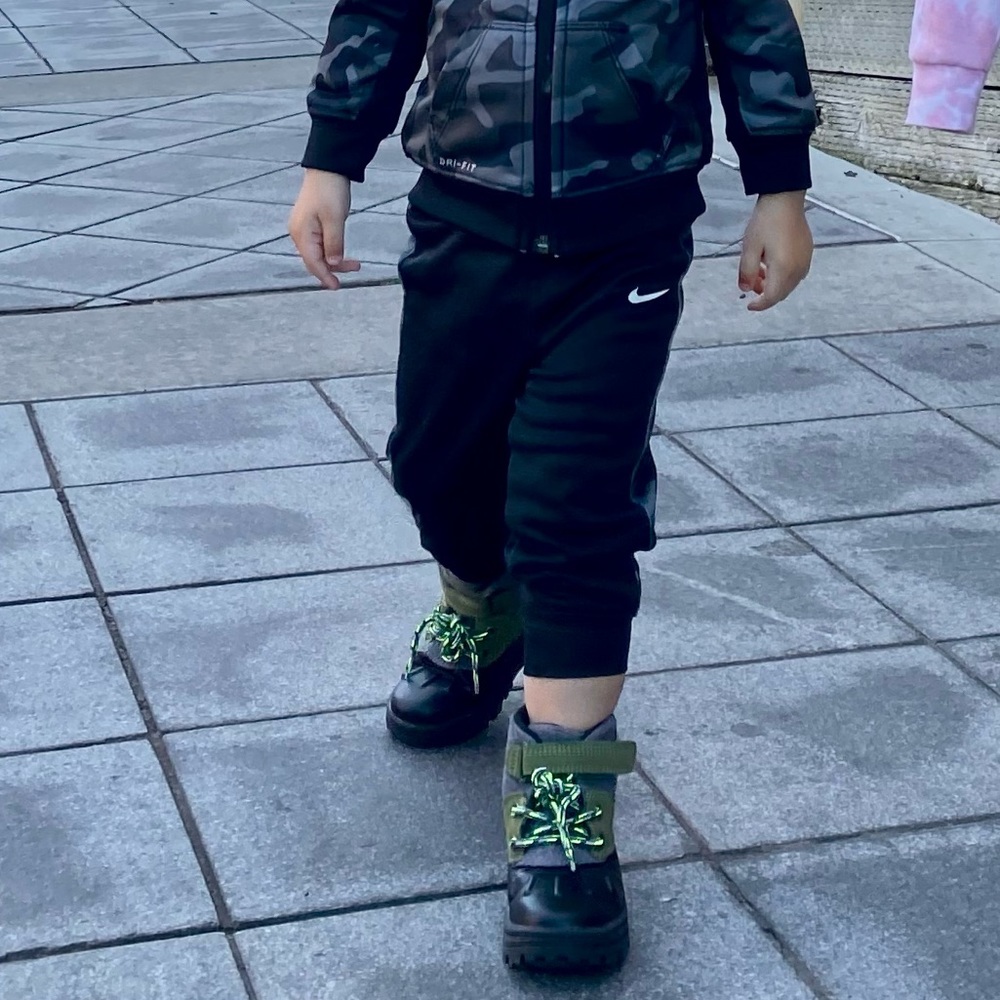 Toddler boys kids modern duck toe boot green and black